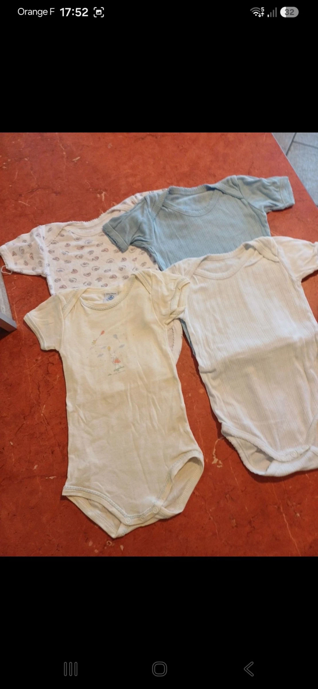 Lot de 4 bodies bébé taille 12 mois